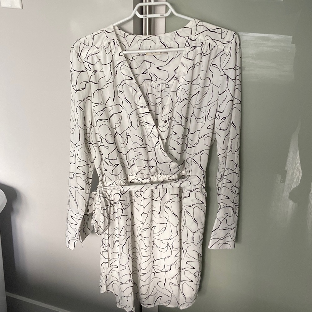Amazing Dex Patterned dress with waist tie